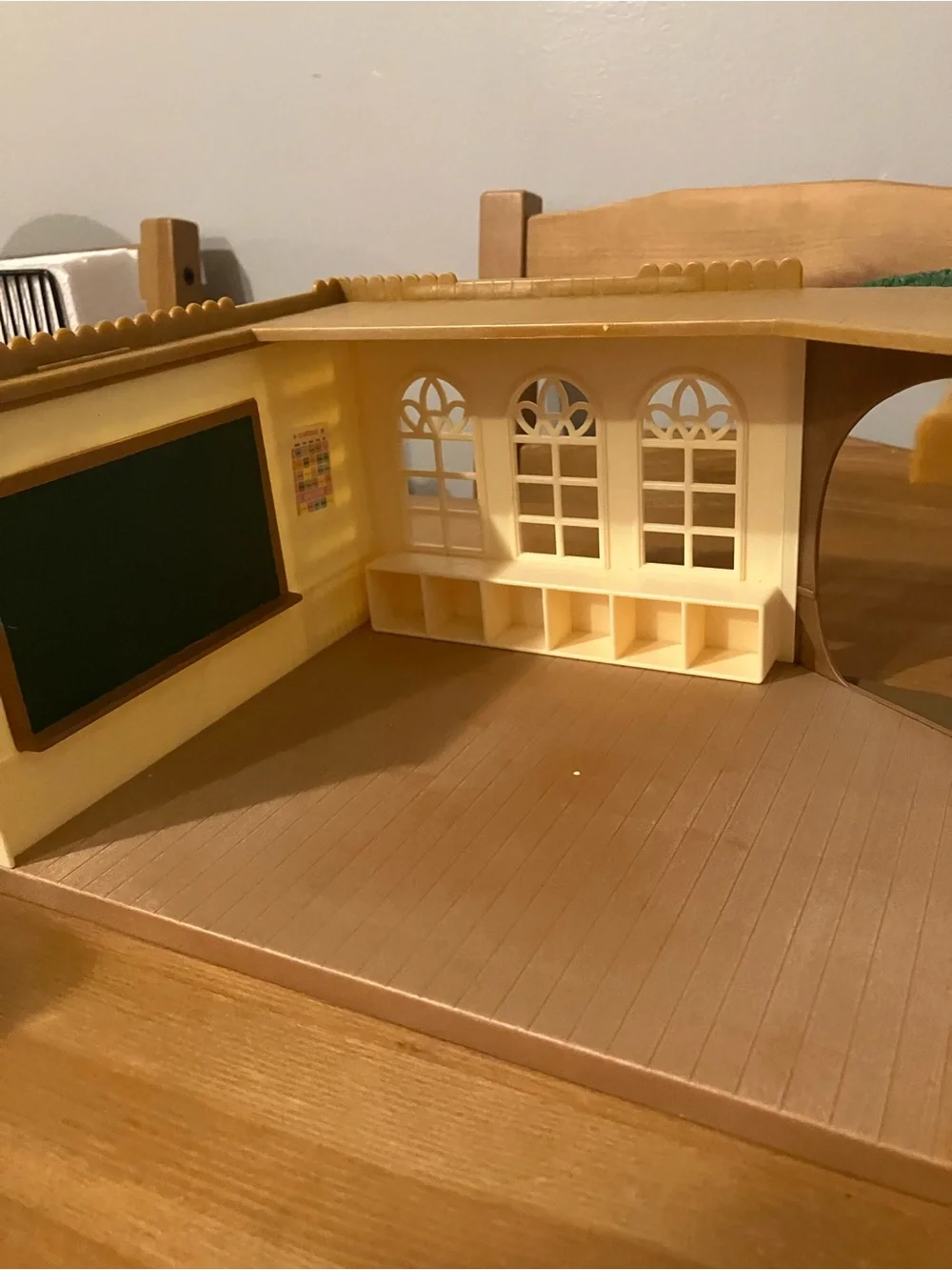 Calico Critters Sylvanian Families Country School Playset and Accessories